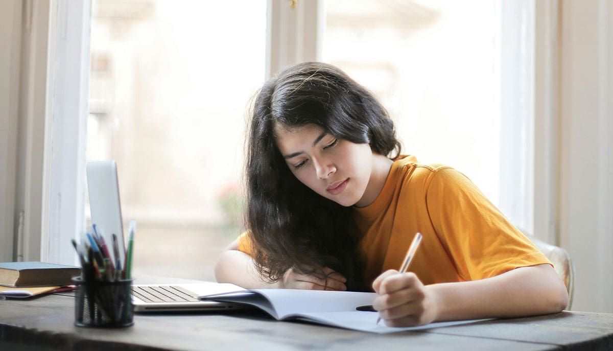 Nova oferta de cursos de mestrado e doutorado na UFMS para impulsionar pesquisa e especialização.