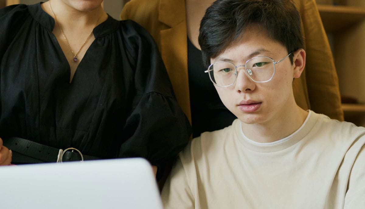 Curso de Pós-Graduação EaD gratuito em Educação de Surdos oferecido pelo INES