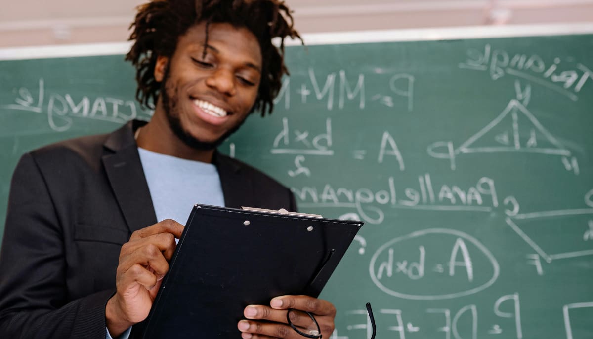 Curso de especialização gratuita em Gênero e Diversidade na Escola, ofertado pela Universidade Federal de Sergipe na modalidade semipresencial.