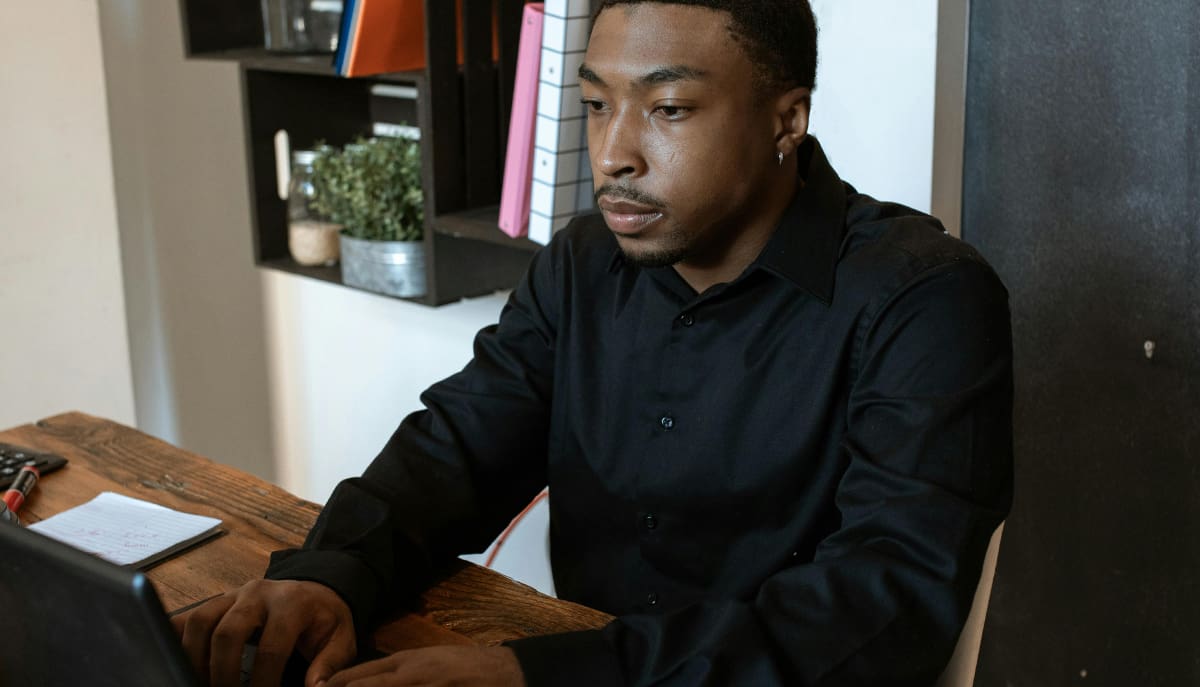 Alt Text: Especialização em Educação a Distância na Educação Profissional e Tecnológica (EPT) da Universidade Federal de Viçosa, 150 vagas gratuitas distribuídas em polos de Minas Gerais.