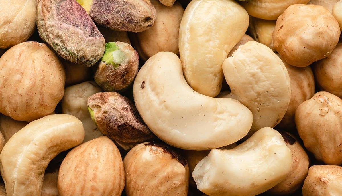 Pesquisadores da UFC desenvolvem tecnologia inovadora com líquido da castanha-de-caju para siderurgia sustentável