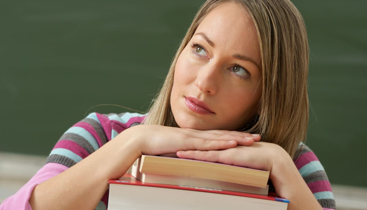 Programa de Pós-Graduação em Educação da Unimontes, em Montes Claros (MG), destacando o ambiente acadêmico destinado ao curso de mestrado gratuito, com início previsto para 2026.